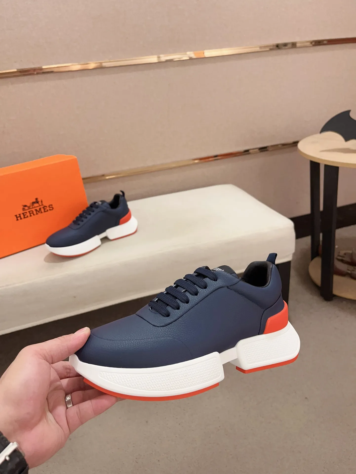 Men's clothing and shoes💰: 442💰《HERMES》【Classic original single version】Hermès; top 🔝purchase agent🔍🔍men's latest 🇺🇸 counter sales simultaneously, imported from Italy original ▲▲cowhide ▲▲ (high-end, nobility, class) ) Exquisite workmanship (Italian 🇮🇹 imported water-dyed 🐂 cowhide lining) sole: original sole provided by the original factory, ⚠️exclusive double-layer activity·TPR·rubber·combined molded outsole; super comfortable·wear-resistant·non-slip·environmental protection The real thing is more beautiful if you take the real thing (high quality, follow the order). You can enter and exit the counter at will * Number of yards: 38-44 (45 can be customized and cannot be returned or exchanged)